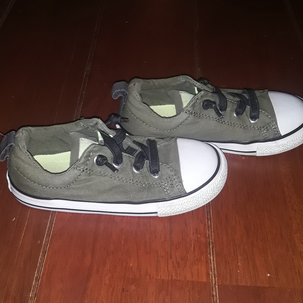 10c boys army green converse - Picture 4 of 7